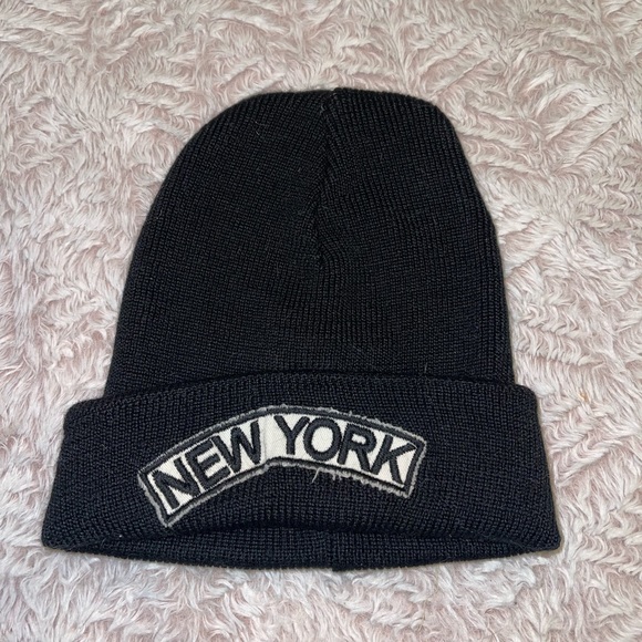 Black New York beanie hat - Picture 1 of 6